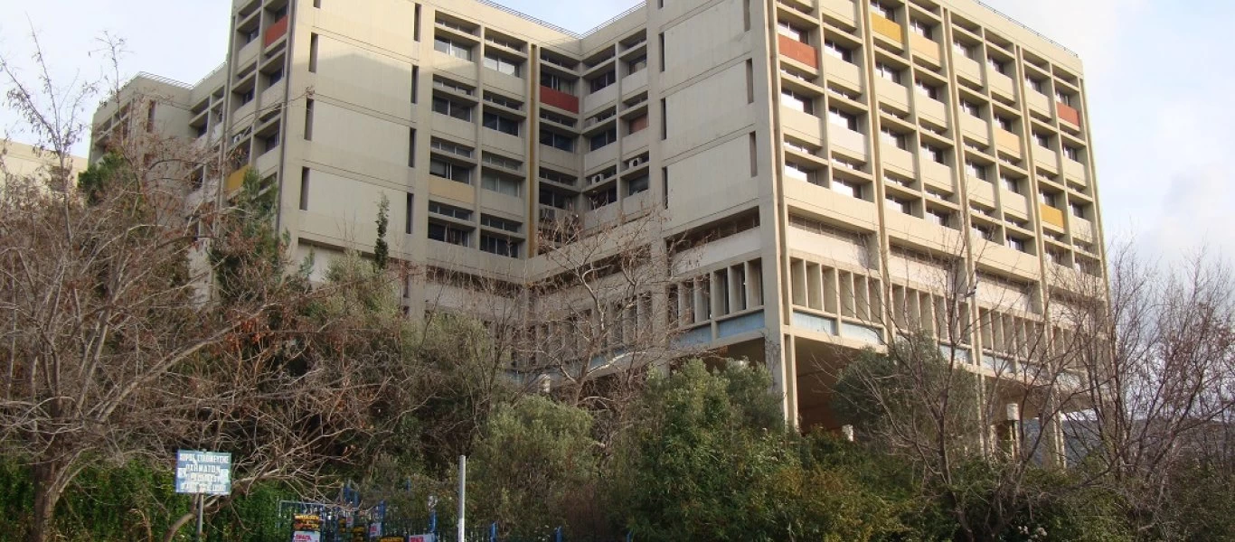 Επίθεση στο γραφείο του πρύτανη του Πολυτεχνείου Ζωγράφου - Έσπασαν την πόρτα και πέταξαν μπογιές και τρικάκια